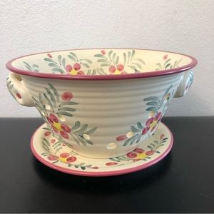 New Debco pottery colanderwith under plate